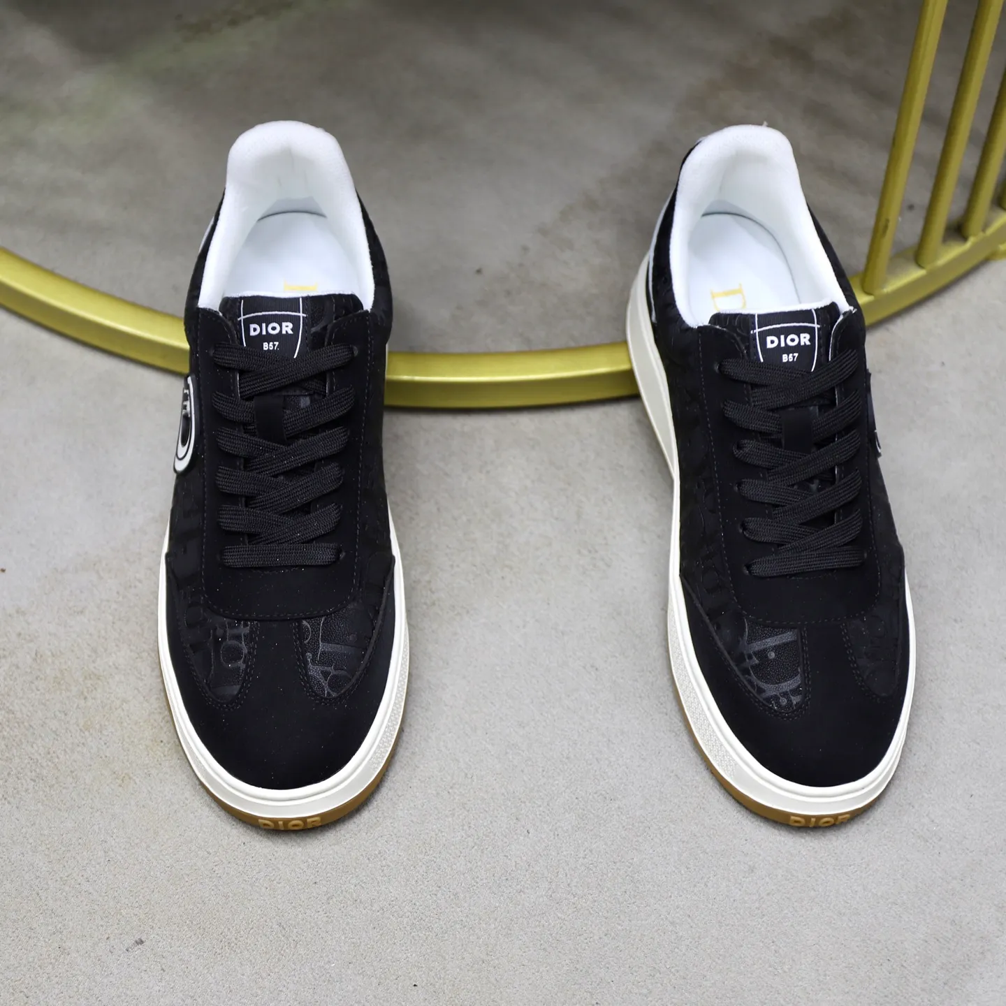 Ex-factory price: 400💰🙅‍♂️🙅‍♂️🙅‍♂️ Brand: Dior DIOR Standard code: 38-44 (45 customized) Grade: Same as the official website Material: Original cowhide material spliced with brand cloth Comfortable and breathable lining Lightweight and wear-resistant sports outsole Style category: Men's fashion casual shoes Running sports shoes Distinguished luxury brand elements Top luxury color: actual picture color